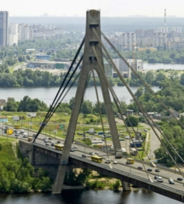 У Києві з 9 травня частково обмежать рух мостом через річку Десенка