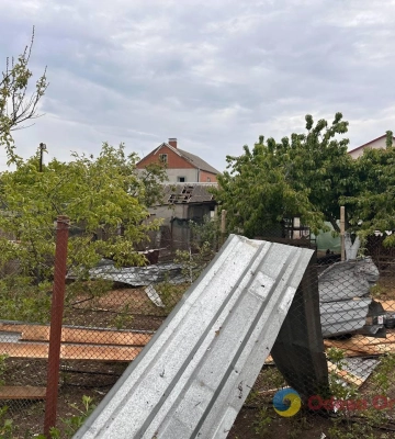 Удар був такий, що нас розкидало: фото та свідчення очевидців з місця «прильотів» на Одещині
