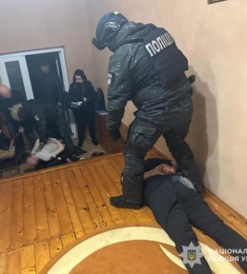 На Львівщині через річку за 12 тисяч доларів переправляли за кордон