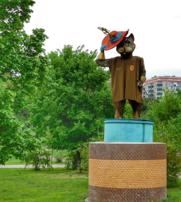 У Сумах пошили новий одяг для кота в парку "Казка"