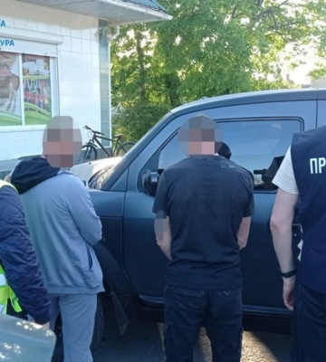 Депутата, який сприяв незаконному перетину держкордону ухилянтами, та його спільника взято під варту