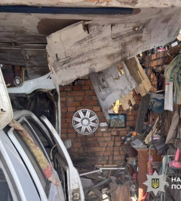 На Хмельниччині поліцейські встановлюють обставини вибуху в гаражі 65-річного чоловіка