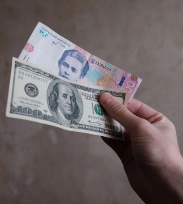 Курс валют НБУ. Долар і євро падають