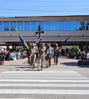 Із загиблим на Сумщині військовим попрощалися у Новоукраїнці 