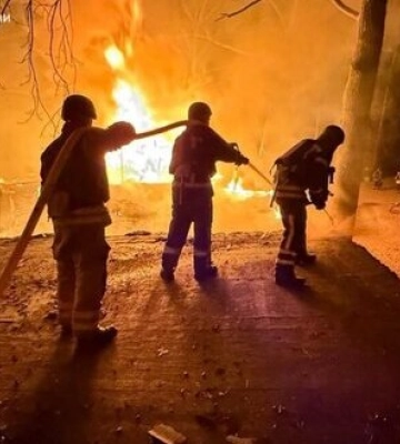 Рашисти атакували Житомирщину: поранено рятувальника ДСНС, виникли пожежі. ФОТОрепортаж