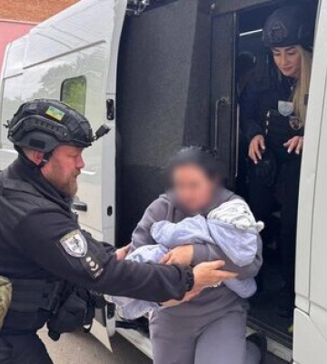 Триває активна евакуація у Білопільській та Ворожбянській громадах Сумщини: вже виїхали 364 мешканці. ФОТОрепортаж