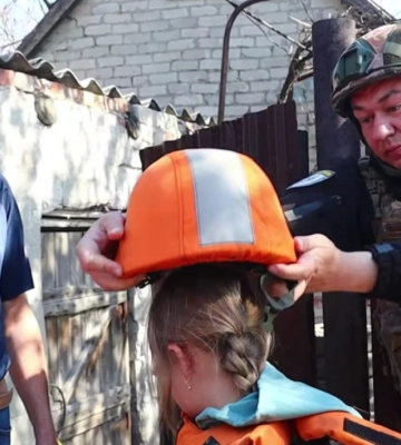 «Білі янголи» евакуювали батька з трьома доньками з-під обстрілів
