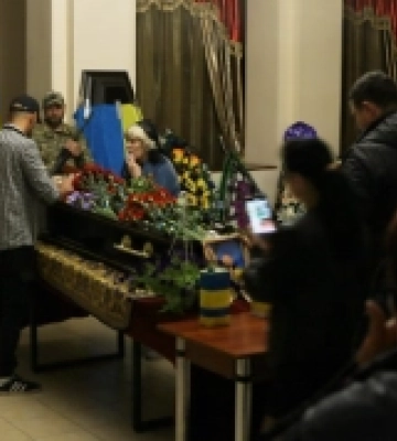 У Первомайську провели в останню путь захисника України Миколу Стеценка