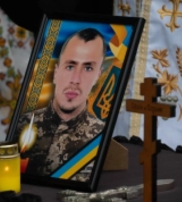 В Ужгороді попрощалися із 25-річним захисником Євгеном Югасом