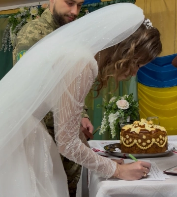 На Волині звільнений з полону воїн одружився з коханою