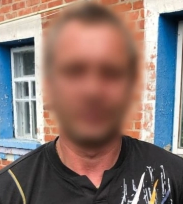 Жестокость за закрытыми дверями: 50-летний мужчина изнасиловал дочь своей сожительницы