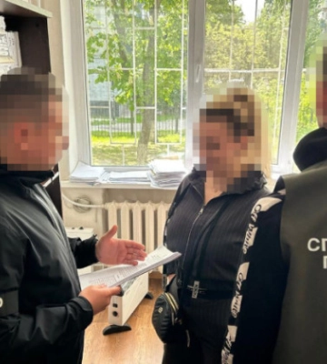 На Донеччині викрили військовослужбовицю, яка перебувала поза службою та отримувала «бойові»