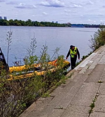 В Києві жінка впала в Дніпро з Пішохідного мосту