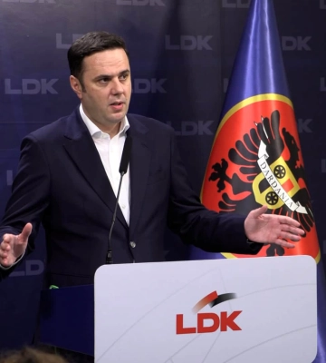 Опозиція Косова відкидає коаліцію з партією премʼєра і хоче "перехідного уряду" Опозиція Косова відкидає коаліцію з партією премʼєра і хоче "перехідного уряду"