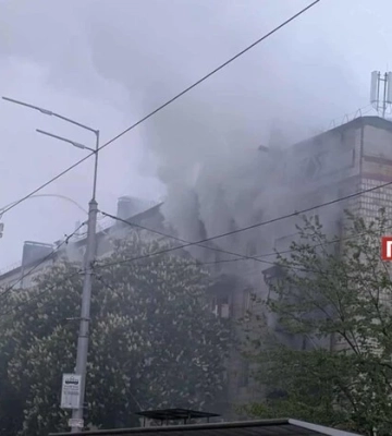 Внаслідок падіння уламків ракети є займання у Соломʼянському районі Києва