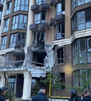 Россия ударила по Киеву баллистикой, начался пожар