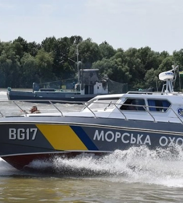 Катери, яхти та гідроцикли рвуться на Дніпро: як змінять правила виходу на воду