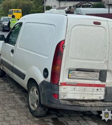 У Львові водій виїхав на тротуар і збив жінку: постраждала у лікарні, - ФОТО
