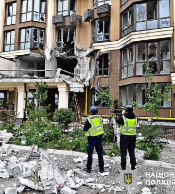 ДСНС повідомила про загиблих у Києві та показала фото наслідків обстрілу