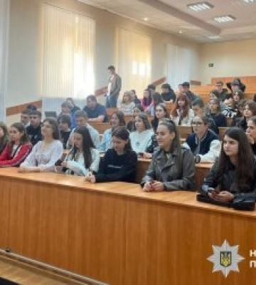 Ювенальні поліцейські провели лекцію для студентів технолого-економічного коледжу Миколаєва
