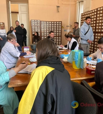 ОНУ імені Мечникова до 160-річчя збирає 160 донорів: кров здали вже майже 100 людей (фото, відео)