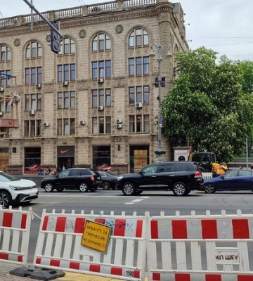 На перехресті вулиць Хрещатик і Прорізна вимкнено світлофори, рух регулює поліція