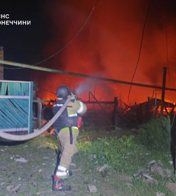 Війська РФ вночі вдарили по селищу під Дружківкою: є поранені, рятувальники потрапили під обстріл