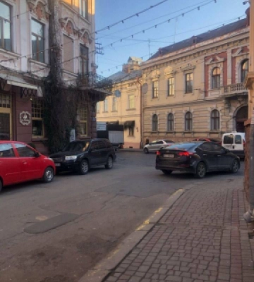 У Чернівцях запровадили односторонній рух ще на двох вулицях