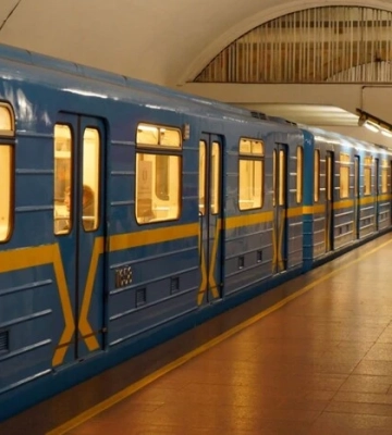 Київське метро нагадало пасажирам про особливості руху під час повітряної тривоги