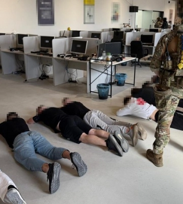 СБУ спільно з правоохоронцями Чехії викрила на Закарпатті кол-центр, який обкрадав громадян ЄС
