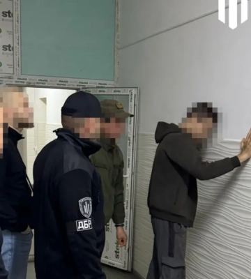 Ще двох працівників Полтавського СІЗО підозрюють у катуванні вʼязня