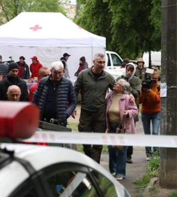 Возле поврежденного ночью дома в Шевченковском районе Киева развернули штаб поддержки - мэр