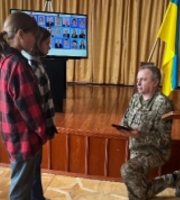 У Ківерцях трьом родинам загиблих військових вручили їхні державні нагороди