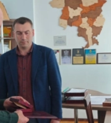 У селищі на Волині батькові вручили посмертну нагороду сина-воїна