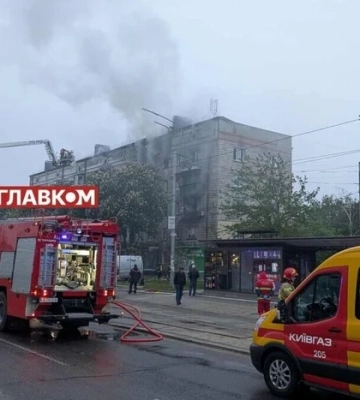 Хронічно невезучий будинок. Історія хрущівки, в яку сьогодні врізався дрон