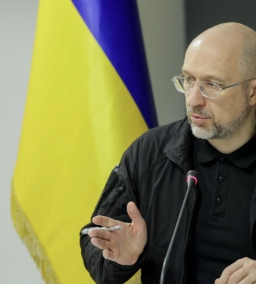Шмигаль разом із урядовцями вшанували у Сумах пам’ять загиблих внаслідок удару РФ 13 квітня