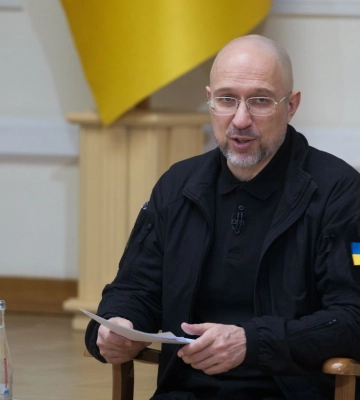 Шмигаль разом із урядовцями вшанували у Сумах пам’ять загиблих внаслідок удару РФ 13 квітня