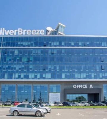 Під час атаки на Київ постраждав бізнес-центр Silver Breeze: пошкоджено офіс Bosch