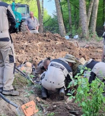 У Пужниках на Тернопільщині під час ексгумації знайшли останки 42 людей