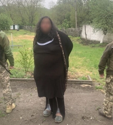 Помітили чоловічі риси обличчя. Прикордонники спіймали ухилянта в сукні Помітили чоловічі риси обличчя. Прикордонники спіймали ухилянта в сукні