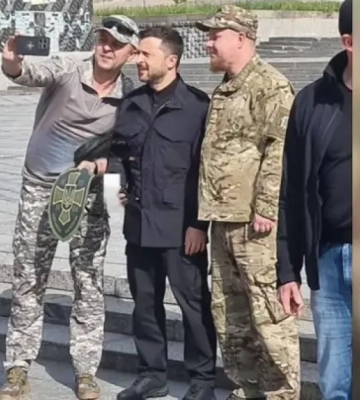 У мережі показали момент влучання російського дрона в торговельний центр у Києві (Відео)