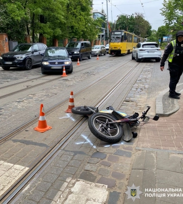 У Львові госпіталізували велосипедиста, якого збила автівка
