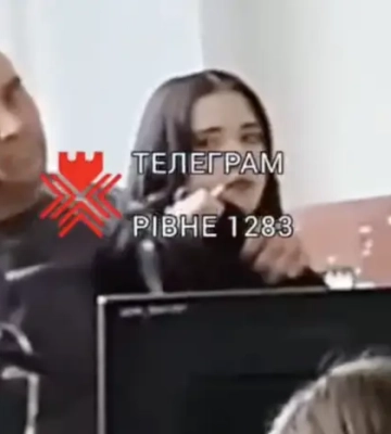У Рівному школярка після зауваження вдарила вчителя циркулем у плече