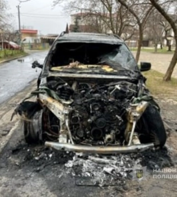В Одесі на лаву підсудних відправили двох молодиків, які на замовлення підпалили чужий автомобіль