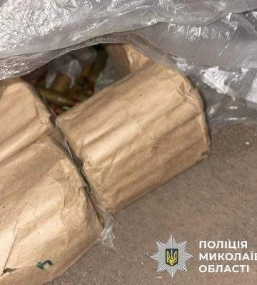 У Миколаєві затримали чоловіка з арсеналом гранат і набоїв