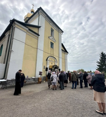 Сотні вірян прийшли на святкову літургію в Жидичинський монастир, яку очолив предстоятель ПЦУ Епіфаній
