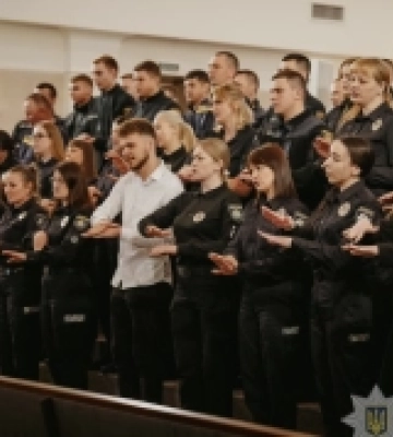 Поліція Волині вчиться «чути без слів»: працівники вивчали жестову мову