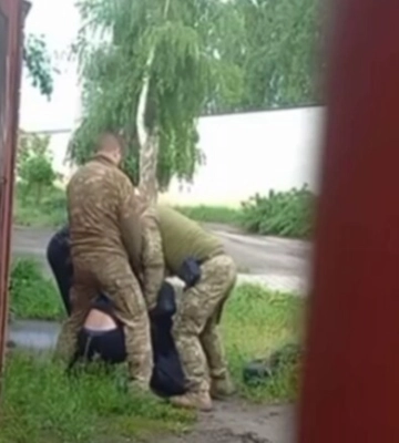 В Харькове мужчина применил газовый баллончик против сотрудников ТЦК: реакция военкомата и полиции