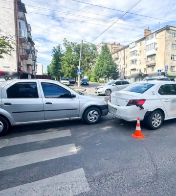 Таксист у Рівному спричинив потрійну ДТП: є постраждалі