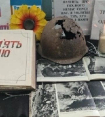 У сільській бібліотеці на Кіровоградщині демонструють експонати років Другої світової війни. ФОТО